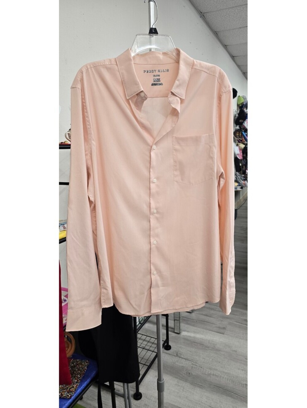 Perry Ellis men’s long-sleeve button-up shirt in a soft blush pink. Size XL